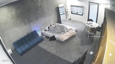 黑客破解家庭网络摄像头偷拍❤️住毛坯房的年轻情侣疯狂做爱 有时一天做爱几次（59V) (25)