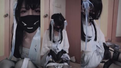 高颜值CD西西 二次元‘妹子’ 居家穿上丝袜 手丝撸性感的鸡巴，好喜欢它的 这苗条美腿 有人爱吗，射了好多精液在丝袜上！